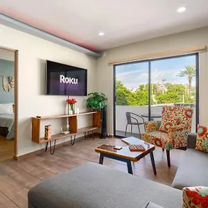  Apartamento New & Comfy, 5 Star Area, Walk 2 Beach, Pool, Views, King Bed